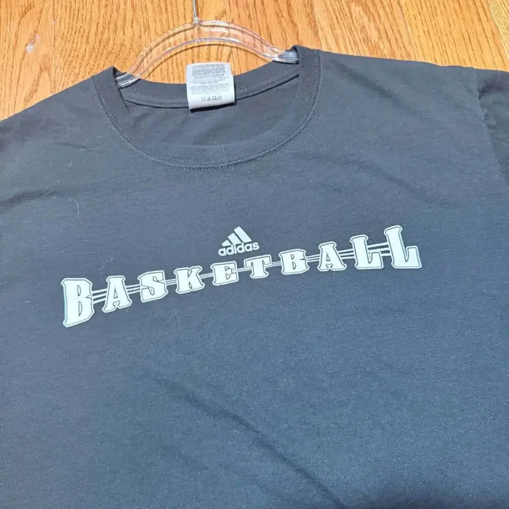 Adidas Vintage Basketball Graphic T-Shirt Black Size Large